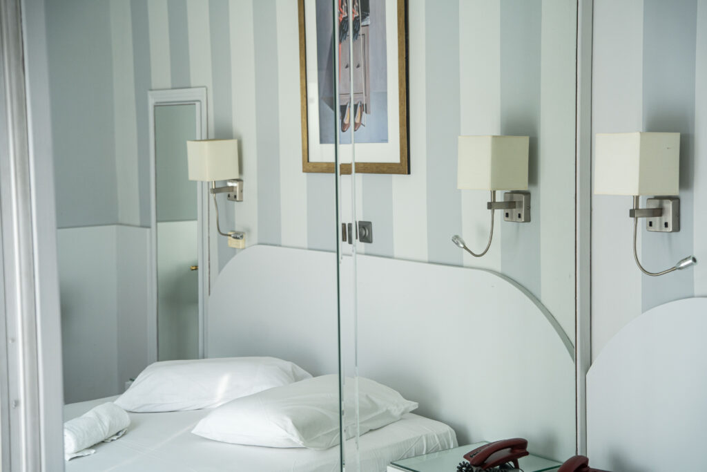 Δίκλινο Δωμάτιο με Μπαλκόνι στο Eva Hotel Piraeus