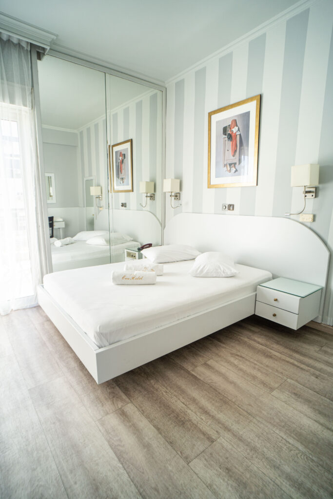 Δίκλινο Δωμάτιο με Μπαλκόνι στο Eva Hotel Piraeus