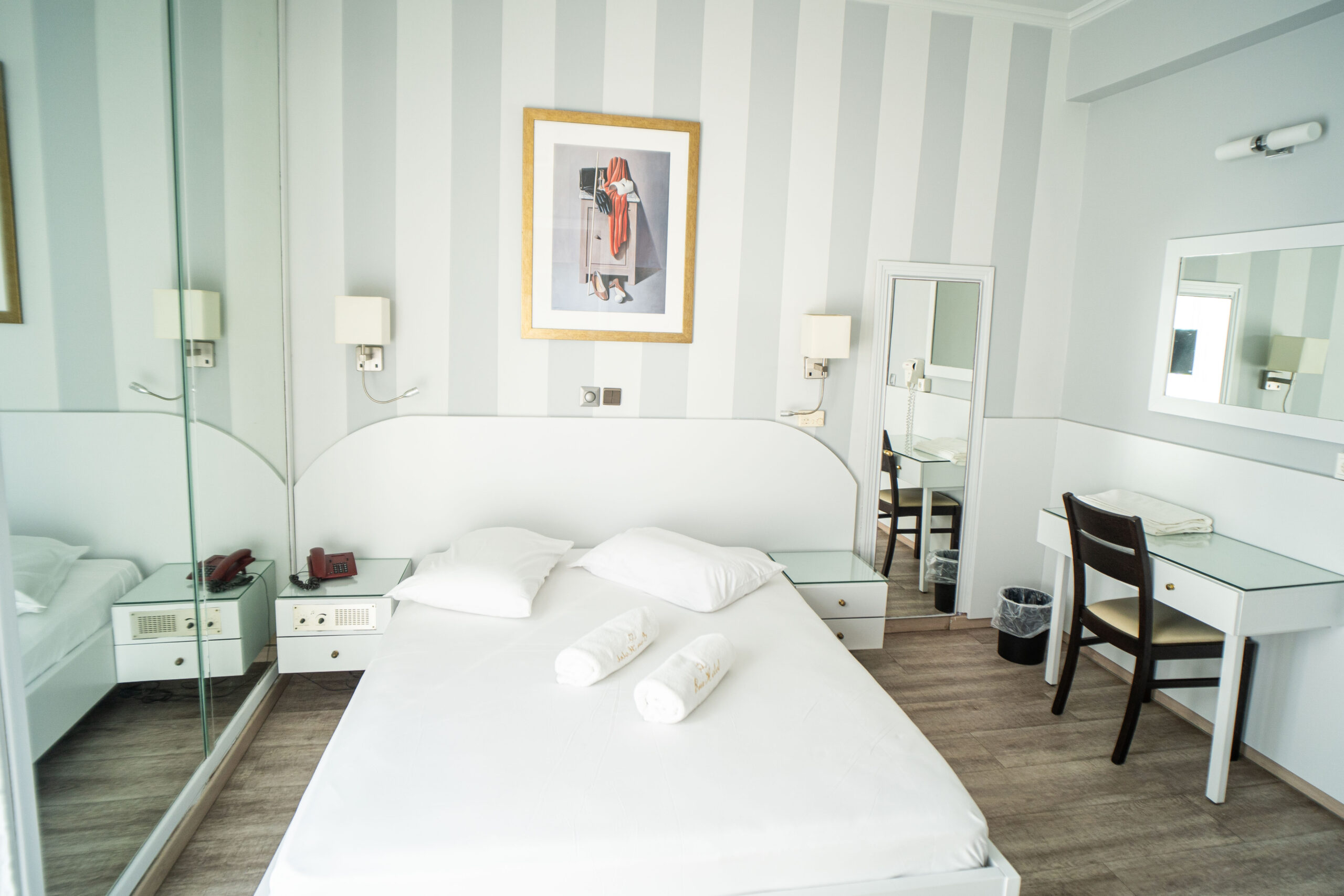Δίκλινο Δωμάτιο με Μπαλκόνι στο Eva Hotel Piraeus