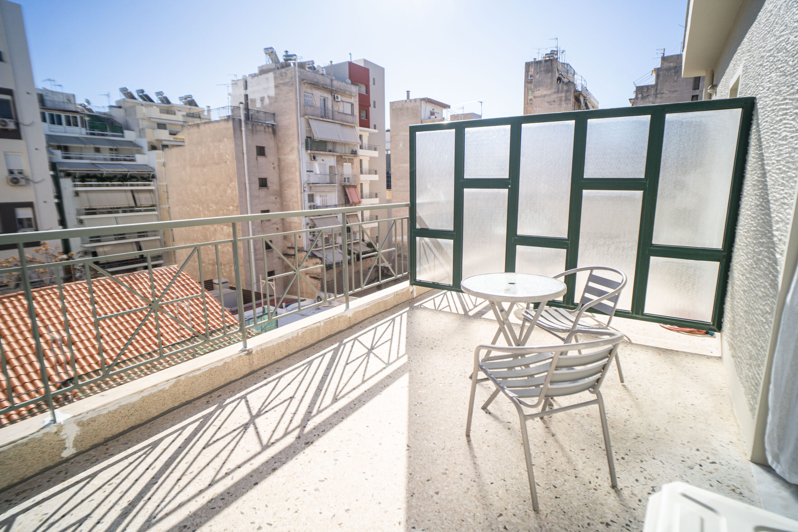 Ιδιωτικό μπαλκόνι δωματίου στο Eva Hotel Piraeus